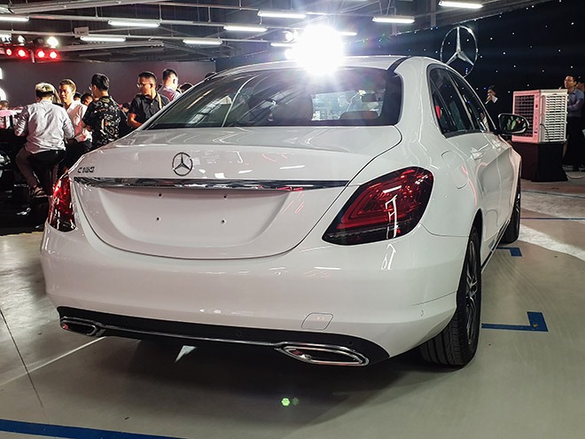 Cận cảnh Mercedes-Benz C180 2020 tại Việt Nam, có giá 1,399 tỷ đồng - 3