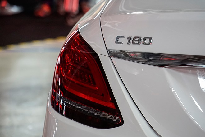 Cận cảnh Mercedes-Benz C180 2020 tại Việt Nam, có giá 1,399 tỷ đồng - 6