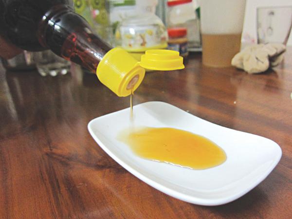 Nước mắm là đạm tinh khiết, được chắt lọc các axít amin quý từ toàn bộ con cá Sản phẩm đặc biệt: nước mắm