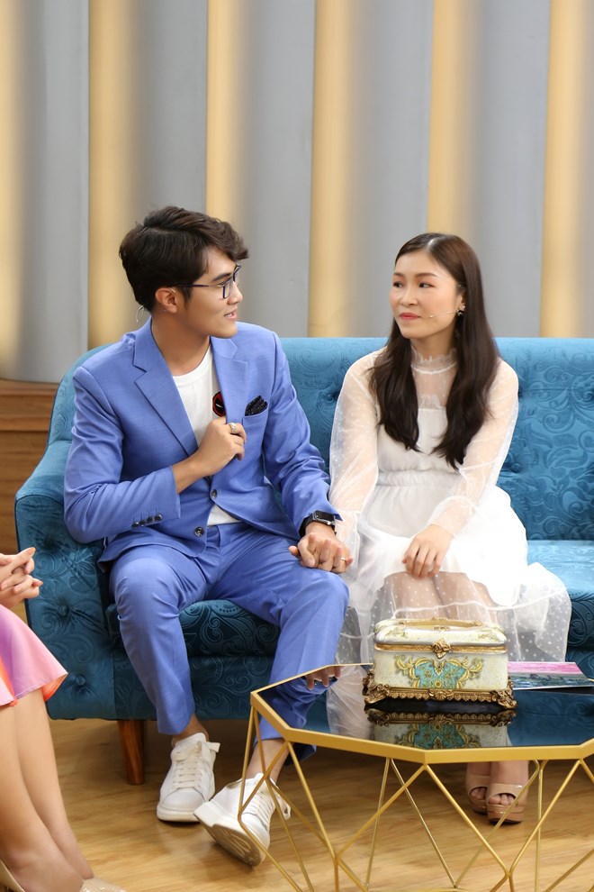 Ốc Thanh Vân “đau tim”, ghen tỵ màn cầu hôn lịm tim của MC HTV với vợ kế toán - 3