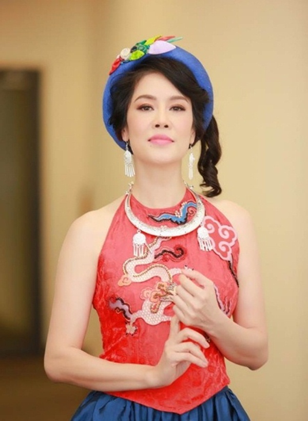 Hoàng Thùy Linh có phải "mỹ nhân áo yếm" gợi cảm nhất showbiz Việt? - 8