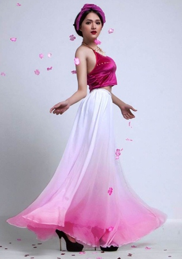 Hoàng Thùy Linh có phải "mỹ nhân áo yếm" gợi cảm nhất showbiz Việt? - 11