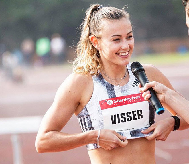 Nụ cười tươi sáng rạng ngời