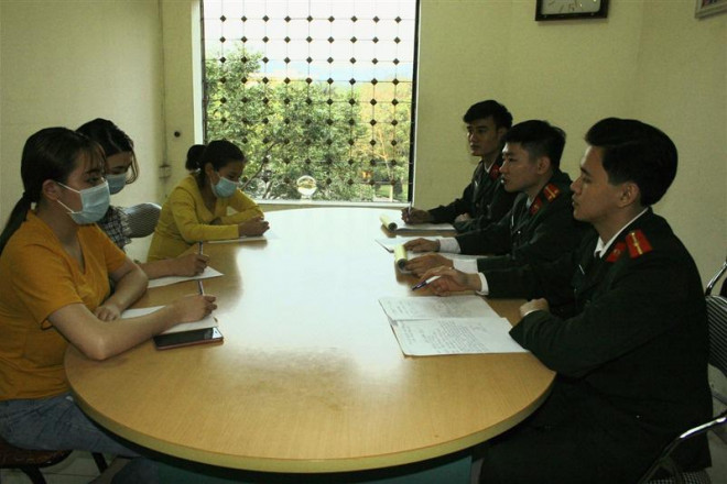 Những người đăng tin sai sự thật làm việc tại cơ quan chức năng - Ảnh: Công an tỉnh Lào Cai