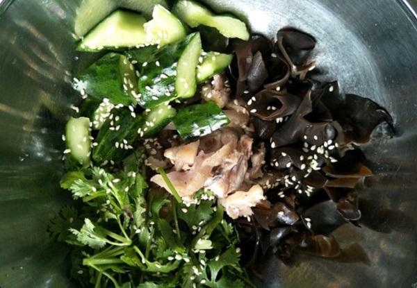 Chán luộc, mẹ đem thịt trộn với thứ này già trẻ lớn bé trong nhà ai cũng thích - 3