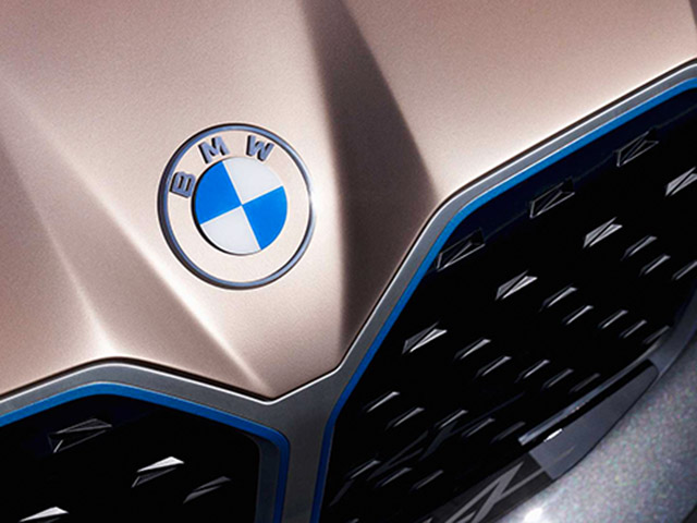 BMW giới thiệu thiết kế logo mới, kẻ thích người chê - 1