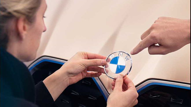 BMW giới thiệu thiết kế logo mới, kẻ thích người chê - 2