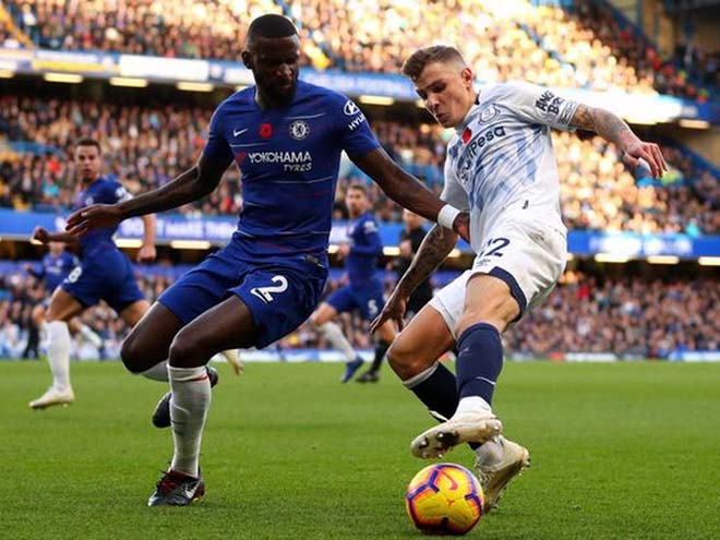 Chelsea (áo xanh) hướng đến mục tiêu đánh bại Everton