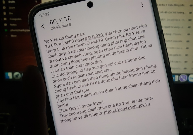 Dịch Covid-19: Bộ Y tế gửi SMS kêu gọi "tỉnh táo, không phản ứng thái quá" - 1