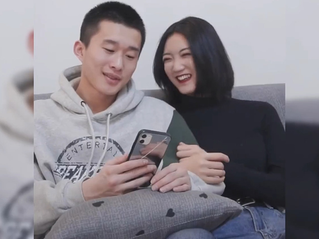 Video Clip Cười - Hậu quả của việc dám ngắm gái khi đang ngồi cạnh vợ