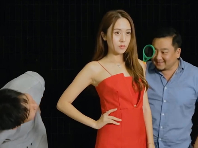 Video Clip Cười - Liếc trộm gái xinh là bản năng của tất cả đàn ông