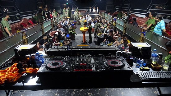 Thời điểm kiểm tra tại quán bar.