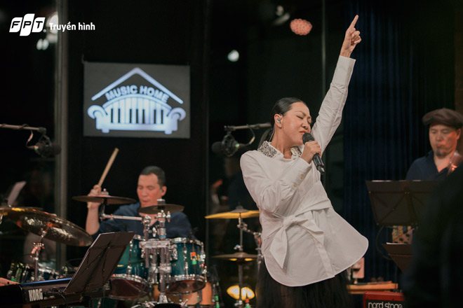 Music Home: “Lò luyện” khả năng hát live của “ngôi sao mạng” - 3