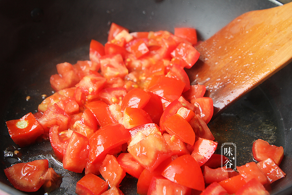 Nấu cà chua với tôm quá bình thường, thêm ngay nguyên liệu này vị ngon tăng lên gấp bội - 3