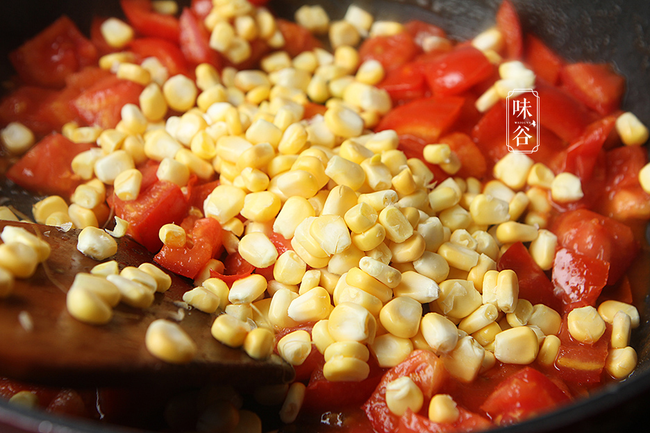 Nấu cà chua với tôm quá bình thường, thêm ngay nguyên liệu này vị ngon tăng lên gấp bội - 4