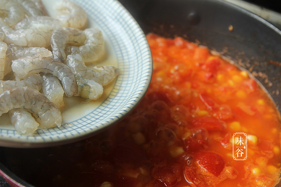 Nấu cà chua với tôm quá bình thường, thêm ngay nguyên liệu này vị ngon tăng lên gấp bội - 7