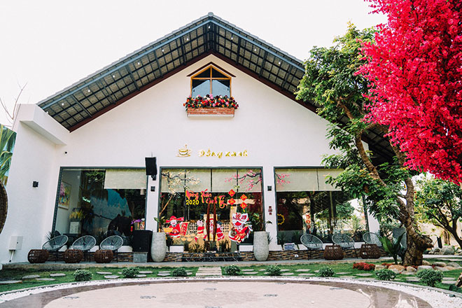 Quán cà phê triệu đô thu hút nhiều lượt khách giữa miền quê Bình Phước - 1