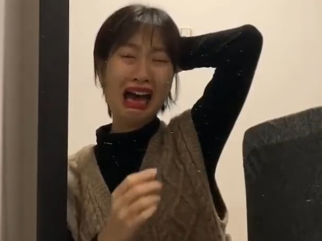 Video Clip Cười - Thực trạng mỗi khi con gái soi gương