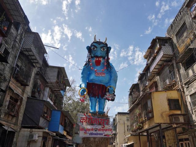 Ấn Độ tổ chức nghi lễ ”lạ” tiêu diệt ”quỷ Covid-19”