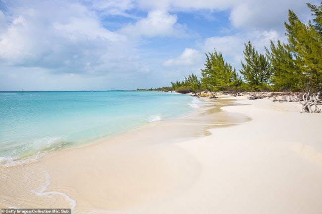Playa Paraiso, Cuba: Bãi biển khiến du khách như bị thôi miên với cát trắng mịn và khung cảnh hoang sơ.
