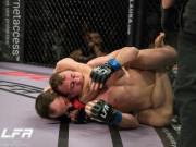 Thể thao - Tuyệt chiêu đáng sợ nhất MMA: Đo ván vì đòn “trăn Nam Mỹ” huyền thoại