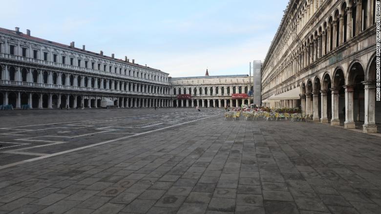 Quảng trường&nbsp;San Marco ở Venice không một bóng người.