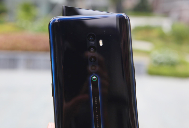 Sự khác biệt đến từ cụm camera 4 ống kính trên Reno 2