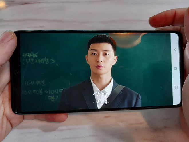 Ngắm Park Seo Joon bảnh trai cả ngày không chán với màn hình lớn cực nét của Galaxy A51 - 2