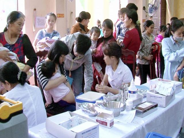 Bệnh viện tuyến Trung ương duy nhất thực tiêm chủng mở rộng miễn phí cho phụ nữ, trẻ em