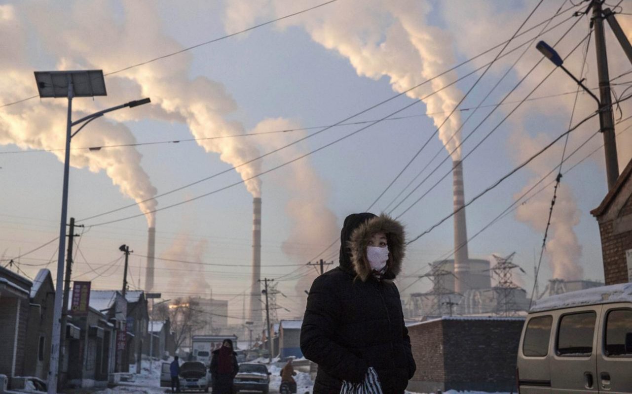 Lượng khí thải vào môi trường đã giảm từ khi dịch Covid-19 bùng phát (ảnh: The Guardian)