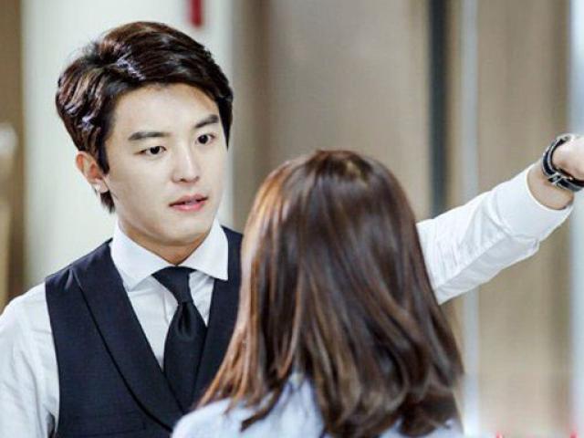 Bạn trẻ - Cuộc sống - Vừa thay váy cô dâu, tôi chết lặng khi chồng bắt quỳ xuống xin lỗi mẹ