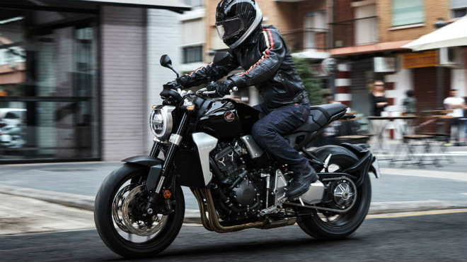 2020 Honda CB1000R bản màu đen.