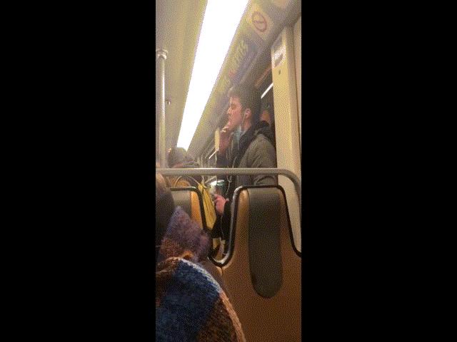 Thế giới - Bỉ: Người đàn ông liếm tay, bôi lên tàu điện ngầm giữa dịch Covid-19