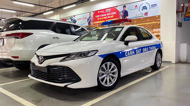 Ngắm Toyota Camry 2020 của lực lượng CSGT Việt Nam - 7