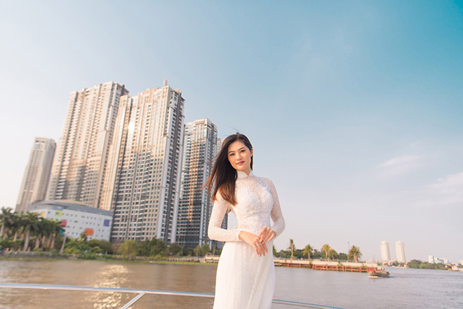 Hai mỹ nhân trên du thuyền triệu đô ngắm Sài thành là ai? - 3