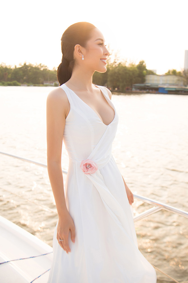 Hai mỹ nhân trên du thuyền triệu đô ngắm Sài thành là ai? - 11