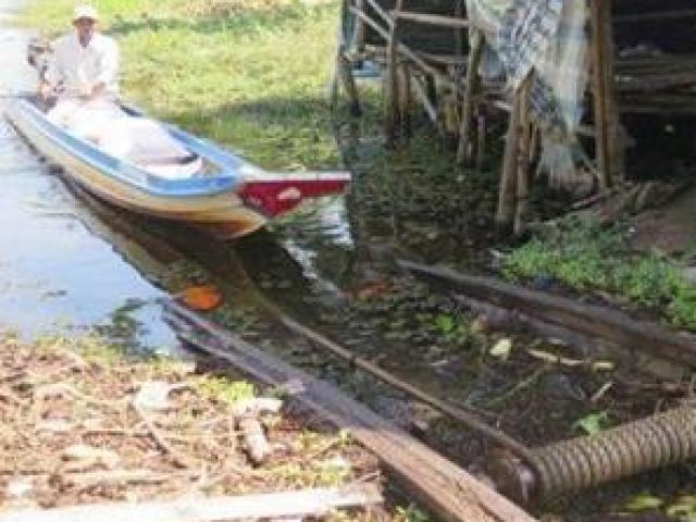 Kinh doanh - Nghề lạ miền Tây: Cho ghe "bay" qua đê đất mà túi rủng rỉnh tiền