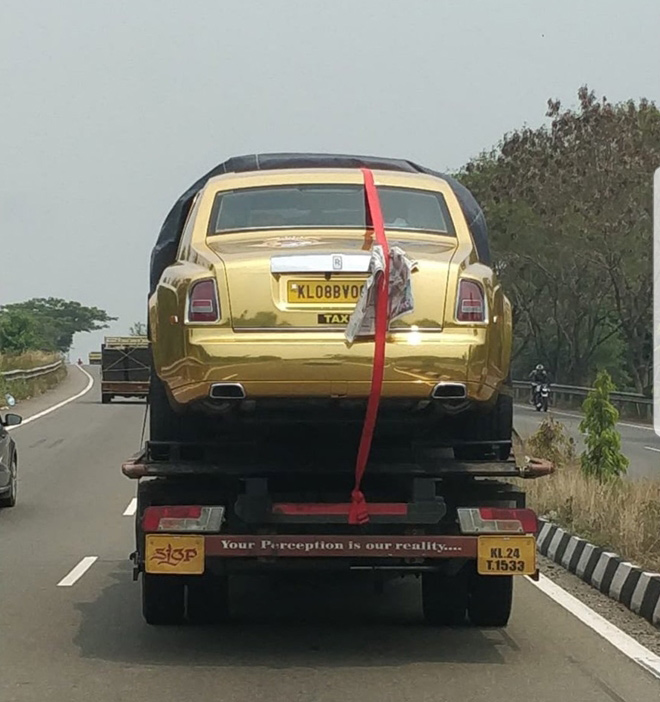 Triệu phú Ấn Độ “mạ vàng” Rolls-Royce Phantom làm... taxi - 1