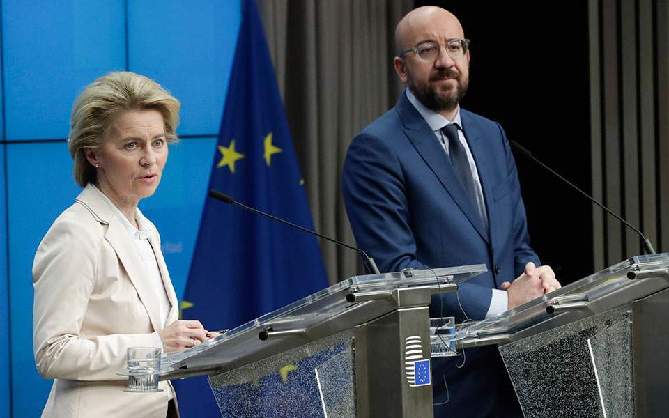 Chủ tịch Ủy ban châu Âu Ursula von der Leyen và Chủ tịch Hội đồng châu Âu Charles Michel đều bức xúc trước lệnh hạn chế đi lại "đơn phương" của Tổng thống Trump (Ảnh: Independent)