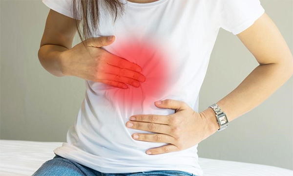 Thượng vị nằm sát ngay dưới xương ức, tương ứng với phần đầu của dạ dày