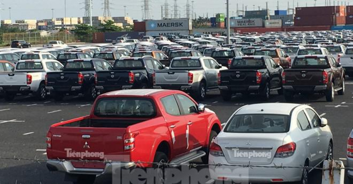 Thị trường - Tiêu dùng - Bất chấp dịch Covid-19, hơn 10.000 ô tô vẫn cập cảng Việt Nam