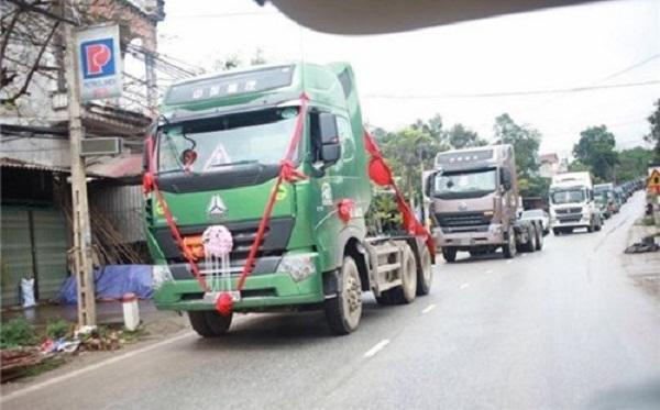 Màn rước dâu độc - lạ bằng xe tự chế, người xung phong đi đầu mới thu hút hơn cả - 3