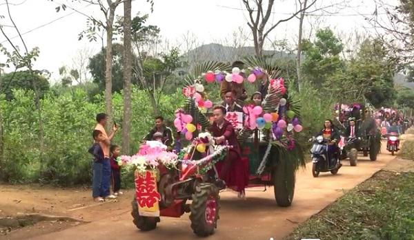 Màn rước dâu độc - lạ bằng xe tự chế, người xung phong đi đầu mới thu hút hơn cả - 4