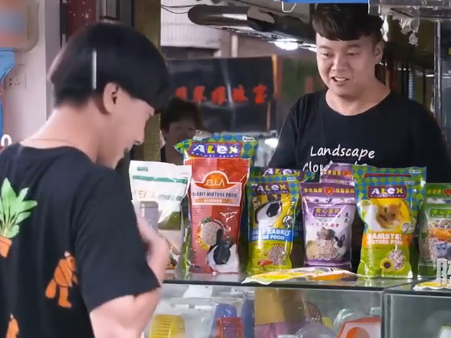 Video Clip Cười - Hai chàng trai vàng trong làng "tấu hài"