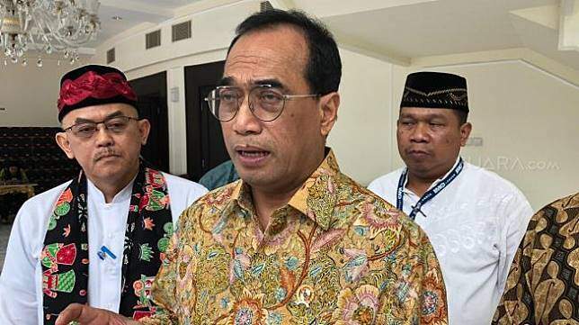 Ông Budi Karya Sumadi.