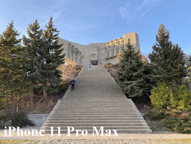 So sánh camera thực tế giữa Galaxy S20 Ultra và iPhone 11 Pro Max - 2