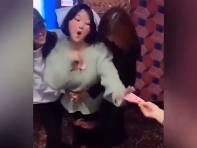 Video Clip Cười - Nhân loại luôn tồn tại một loại người khó đỡ như thế này