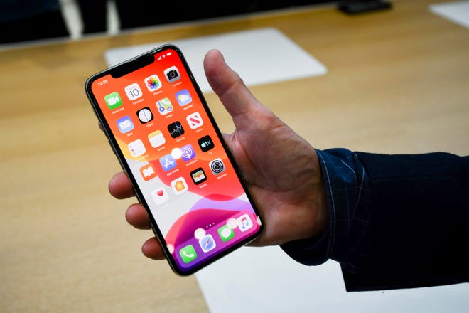 Doanh số iPhone giảm mạnh khi dịch corona bùng phát (Nguồn: Fortune)