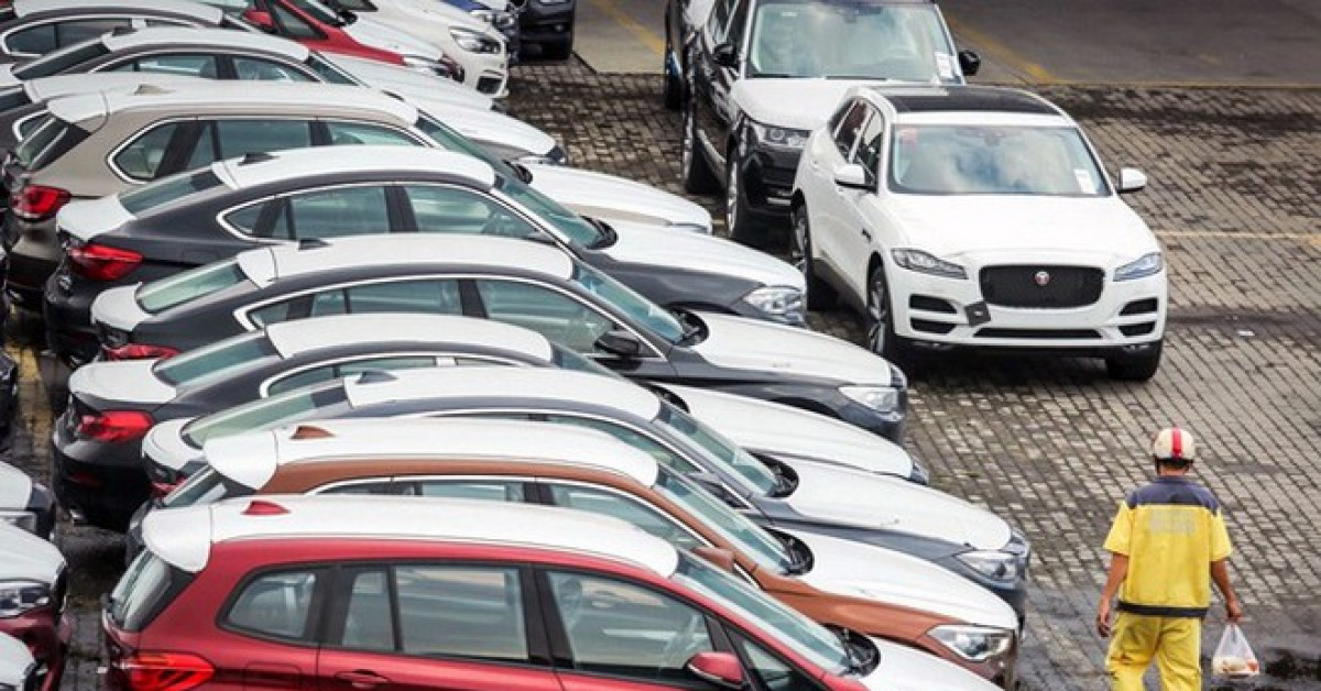 Thị trường - Tiêu dùng - Đại hạ giá vẫn ế, ô tô chỉ còn đường giảm giá