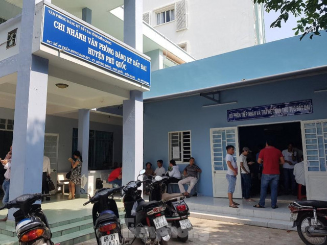 Tin tức trong ngày - Hai cơ quan ở Phú Quốc xin ý kiến cách ly vì tiếp xúc bệnh nhân thứ 54